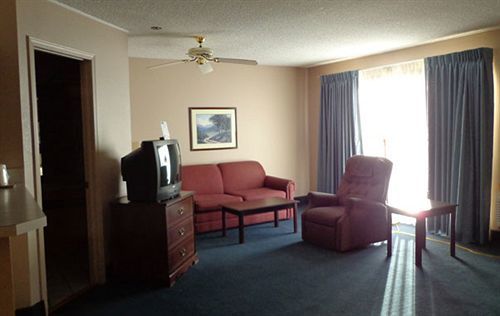 Sunflower Inn & Suites - Garden City Zewnętrze zdjęcie